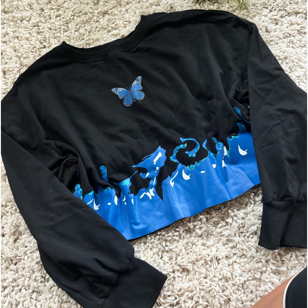 Bell Sleeve street style butterfly popart retro belly crop top shirt.